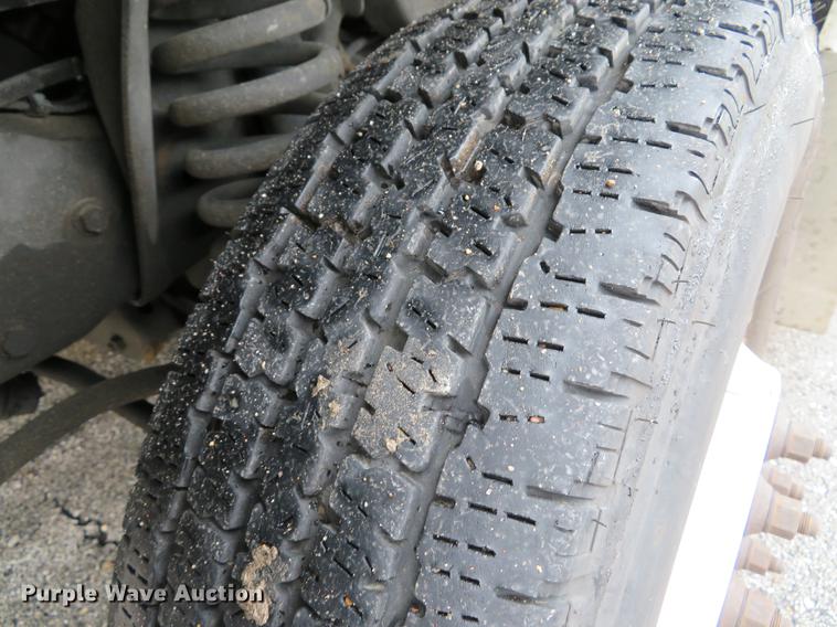 image for item DG3974 2010 Ford Econoline E450 Super Duty shuttle bus