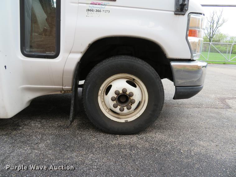 image for item DG3974 2010 Ford Econoline E450 Super Duty shuttle bus