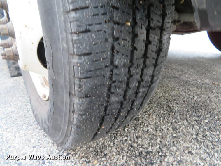 image for item DG3974 2010 Ford Econoline E450 Super Duty shuttle bus