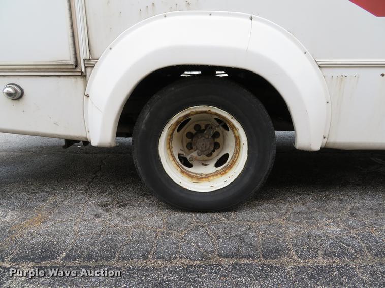 image for item DG3974 2010 Ford Econoline E450 Super Duty shuttle bus