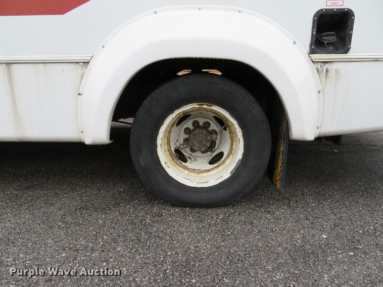image for item DG3974 2010 Ford Econoline E450 Super Duty shuttle bus