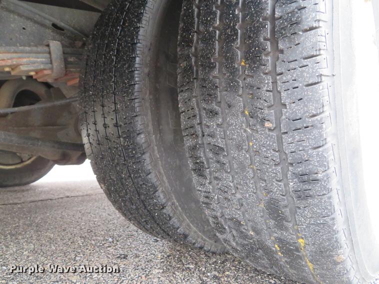 image for item DG3974 2010 Ford Econoline E450 Super Duty shuttle bus