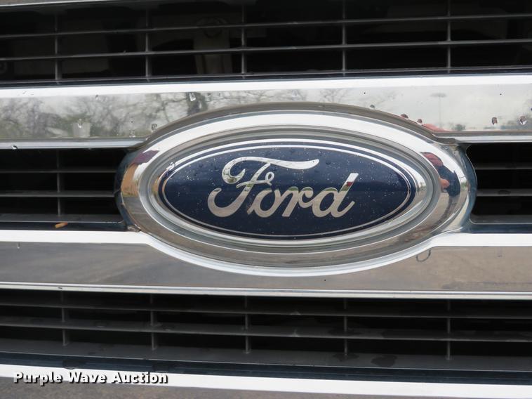 image for item DG3974 2010 Ford Econoline E450 Super Duty shuttle bus