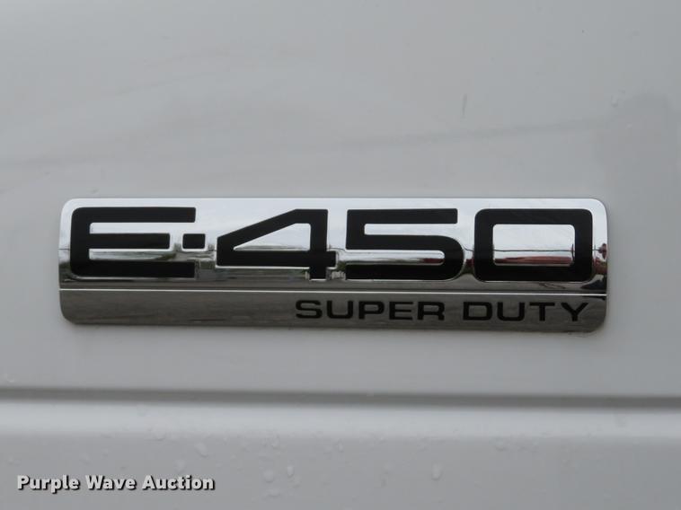image for item DG3974 2010 Ford Econoline E450 Super Duty shuttle bus
