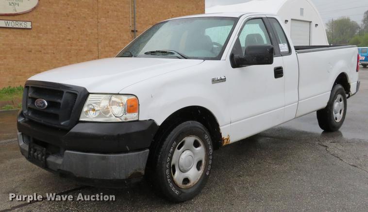 image for item DG3977 2005 Ford F150 XL pickup truck