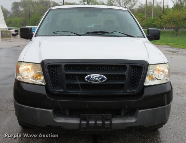 image for item DG3977 2005 Ford F150 XL pickup truck