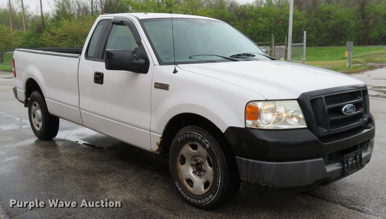image for item DG3977 2005 Ford F150 XL pickup truck