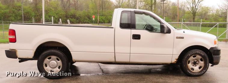 image for item DG3977 2005 Ford F150 XL pickup truck