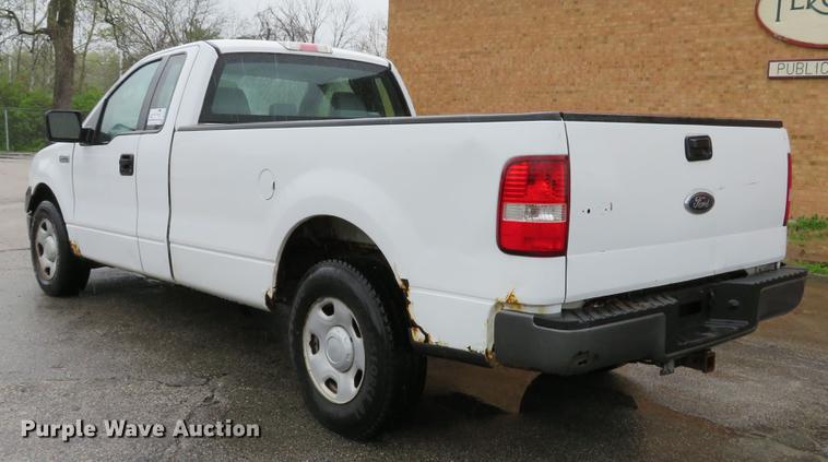 image for item DG3977 2005 Ford F150 XL pickup truck
