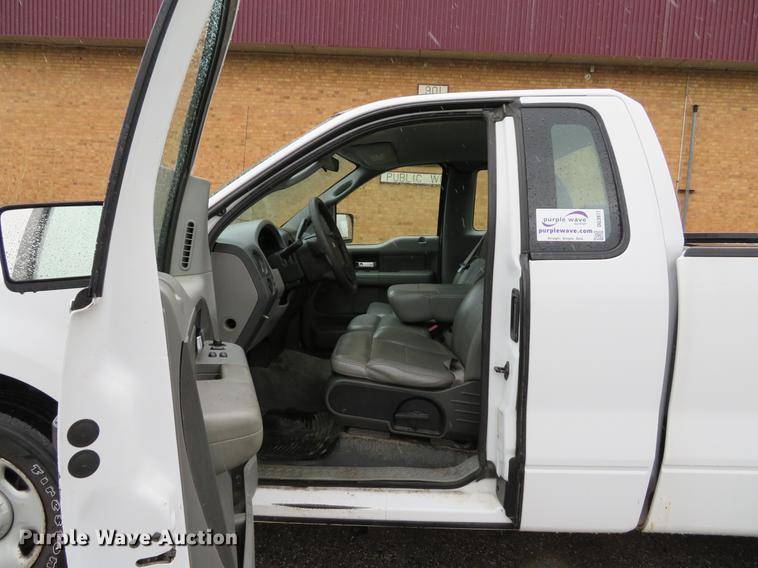 image for item DG3977 2005 Ford F150 XL pickup truck