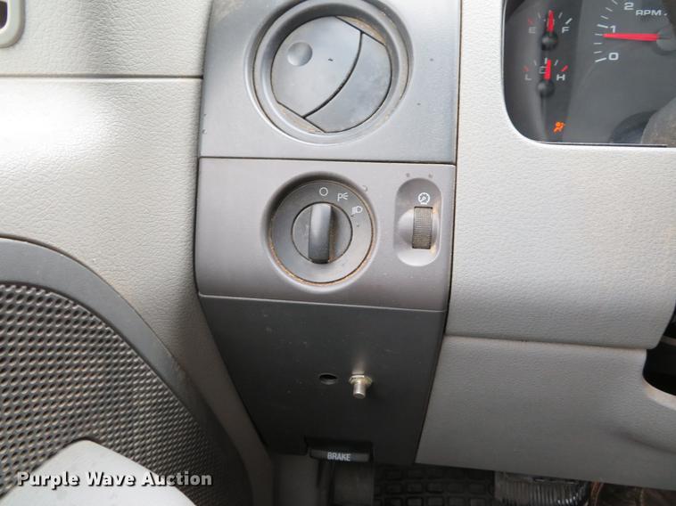 image for item DG3977 2005 Ford F150 XL pickup truck