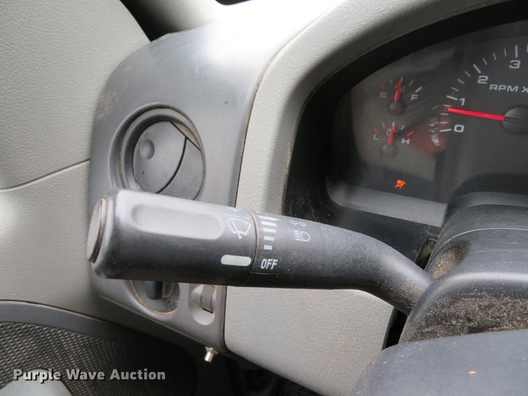 image for item DG3977 2005 Ford F150 XL pickup truck