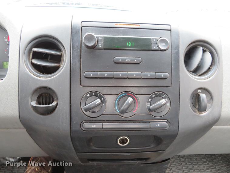 image for item DG3977 2005 Ford F150 XL pickup truck