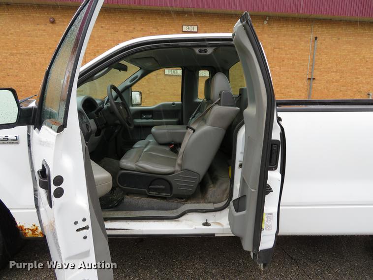 image for item DG3977 2005 Ford F150 XL pickup truck