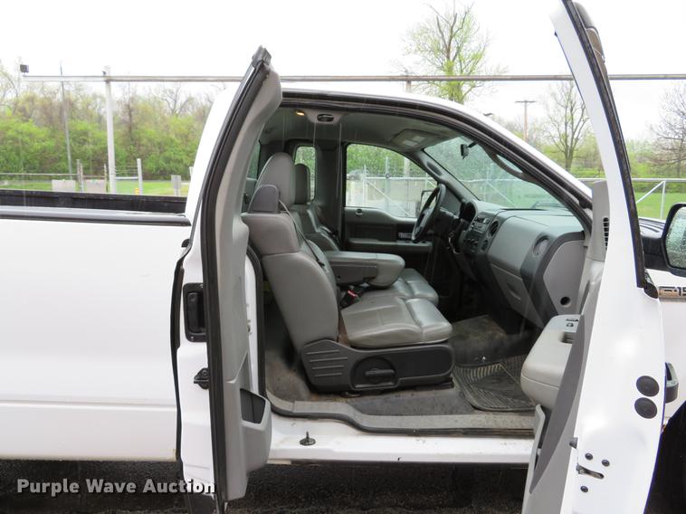 image for item DG3977 2005 Ford F150 XL pickup truck