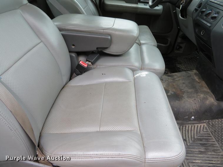 image for item DG3977 2005 Ford F150 XL pickup truck