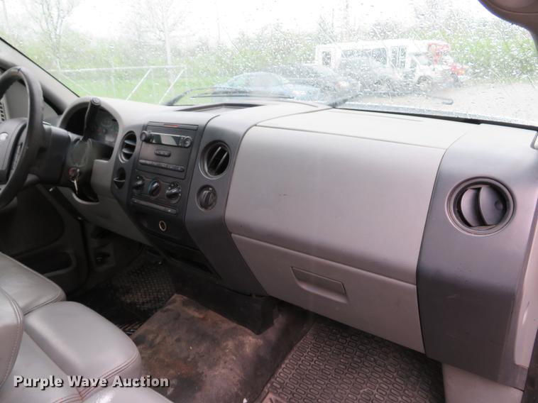 image for item DG3977 2005 Ford F150 XL pickup truck