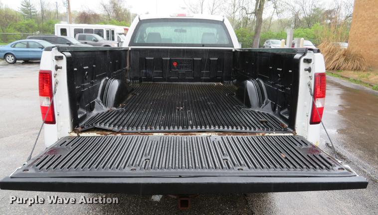 image for item DG3977 2005 Ford F150 XL pickup truck