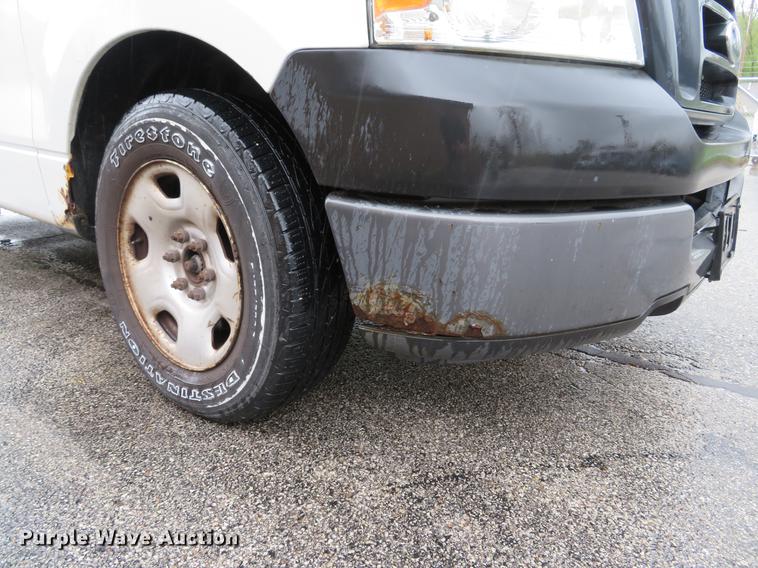 image for item DG3977 2005 Ford F150 XL pickup truck