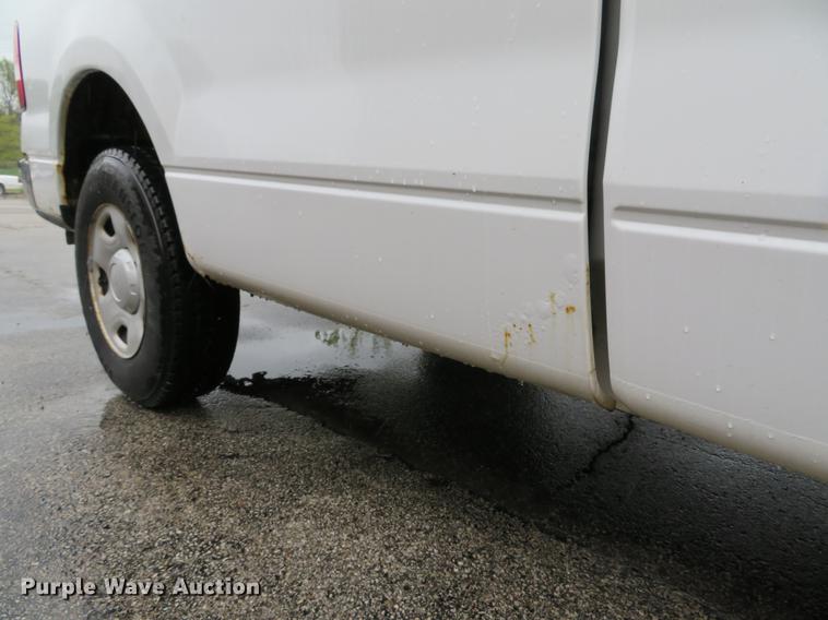 image for item DG3977 2005 Ford F150 XL pickup truck