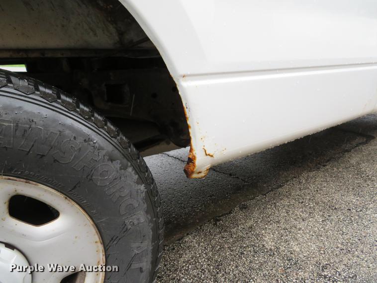 image for item DG3977 2005 Ford F150 XL pickup truck