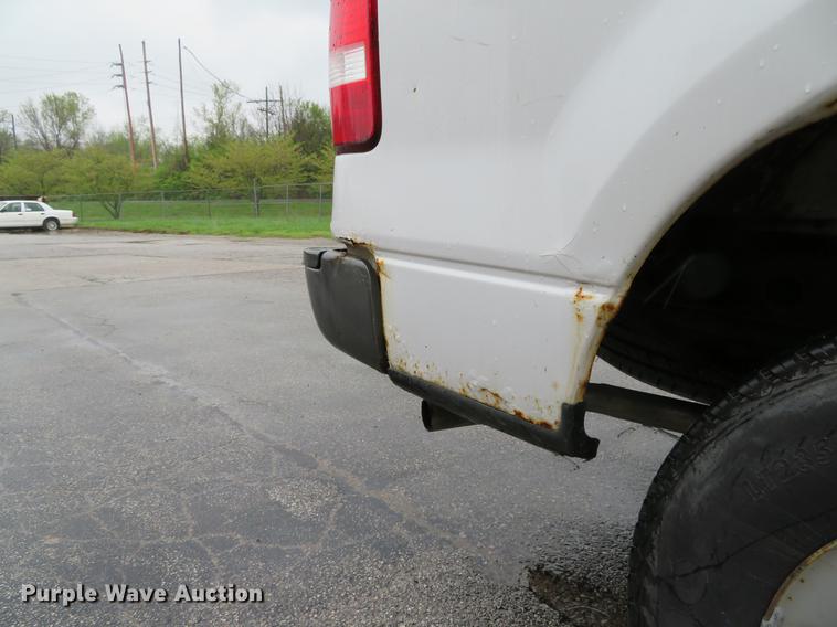 image for item DG3977 2005 Ford F150 XL pickup truck