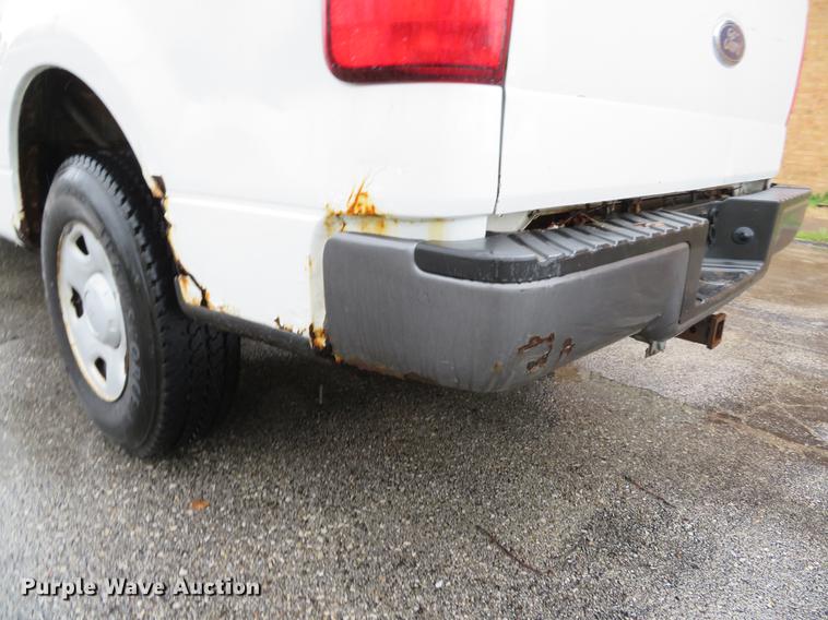 image for item DG3977 2005 Ford F150 XL pickup truck