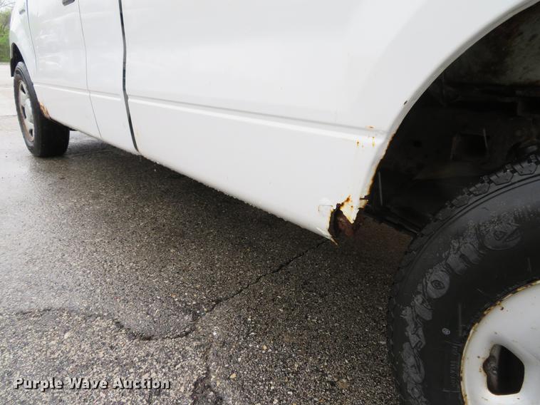 image for item DG3977 2005 Ford F150 XL pickup truck