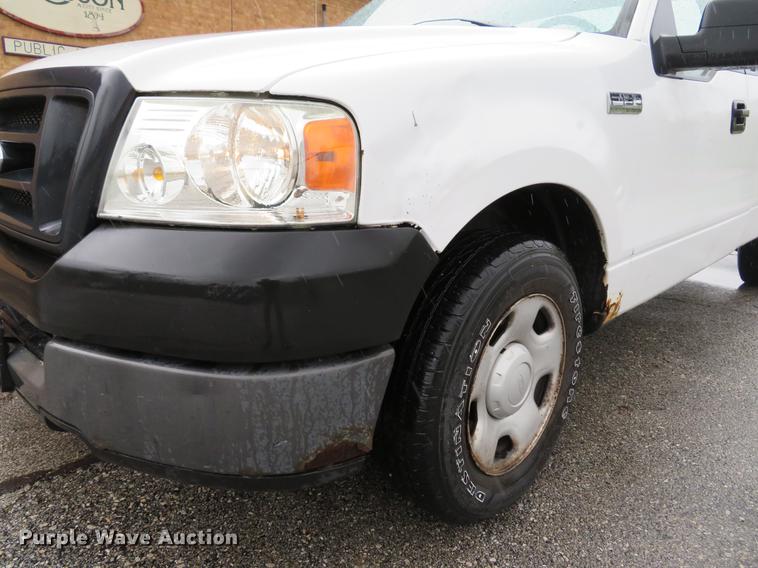 image for item DG3977 2005 Ford F150 XL pickup truck