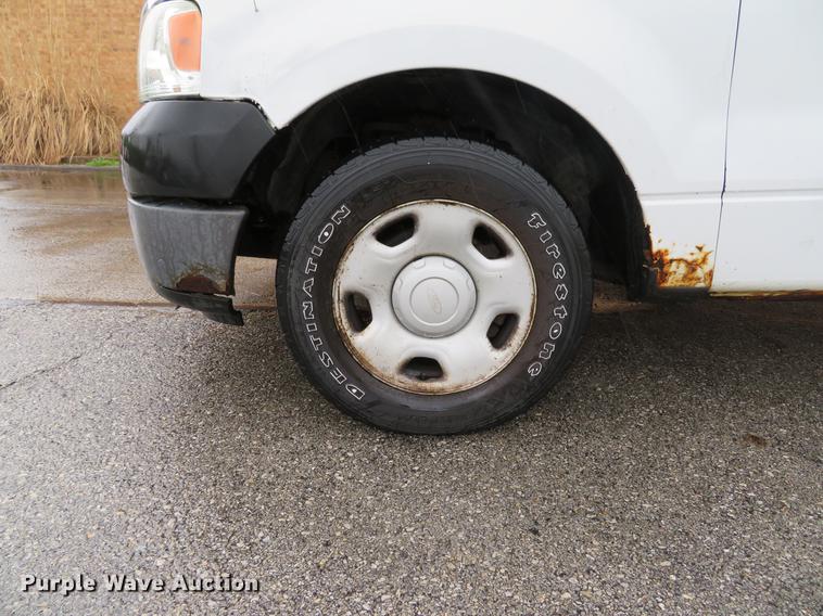 image for item DG3977 2005 Ford F150 XL pickup truck