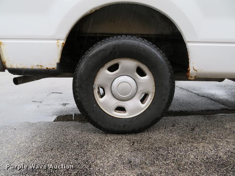 image for item DG3977 2005 Ford F150 XL pickup truck