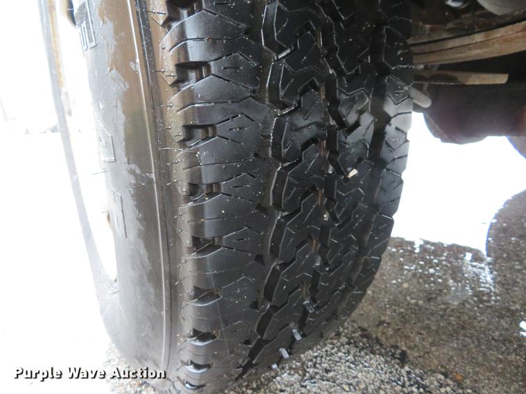 image for item DG3977 2005 Ford F150 XL pickup truck