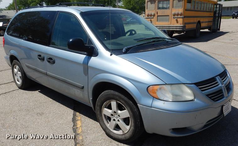 image for item DG5793 2005 Dodge Grand Caravan van