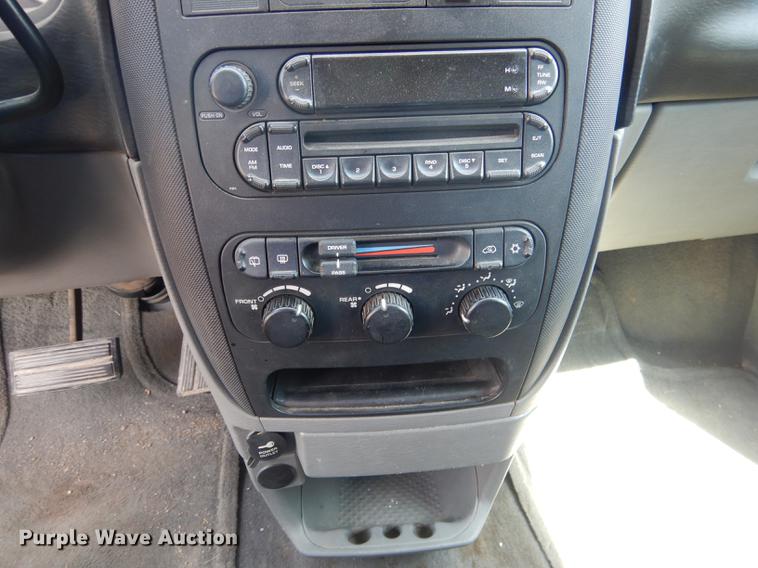 image for item DG5793 2005 Dodge Grand Caravan van