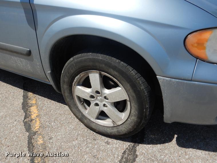 image for item DG5793 2005 Dodge Grand Caravan van