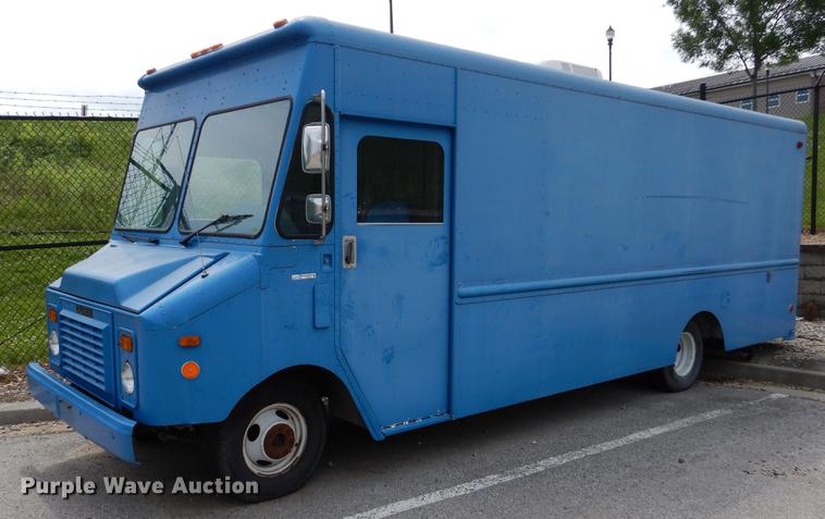 image for item DY9830 1990 Chevrolet P30 Route Star delivery truck