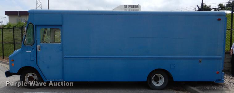 image for item DY9830 1990 Chevrolet P30 Route Star delivery truck