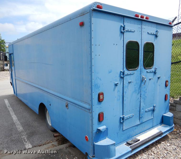 image for item DY9830 1990 Chevrolet P30 Route Star delivery truck