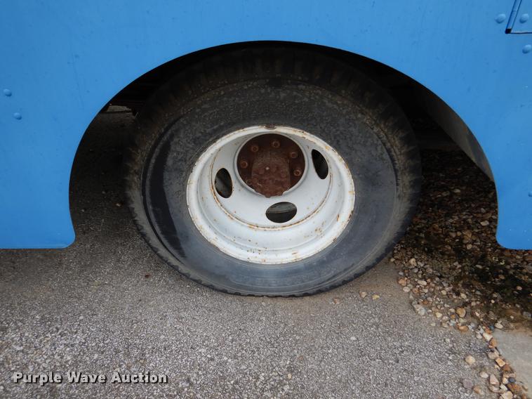 image for item DY9830 1990 Chevrolet P30 Route Star delivery truck