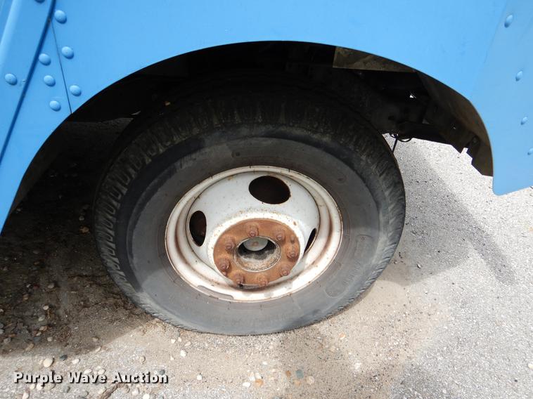 image for item DY9830 1990 Chevrolet P30 Route Star delivery truck