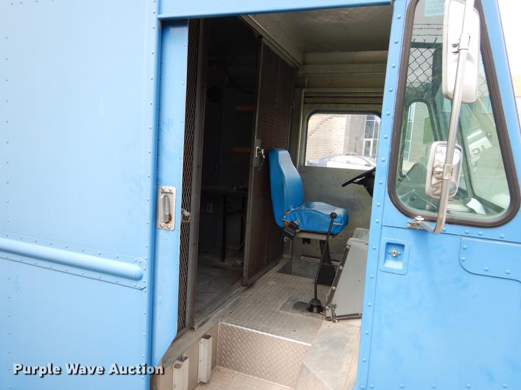 image for item DY9830 1990 Chevrolet P30 Route Star delivery truck