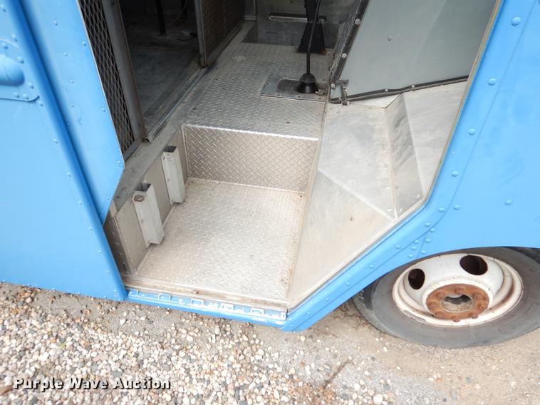 image for item DY9830 1990 Chevrolet P30 Route Star delivery truck