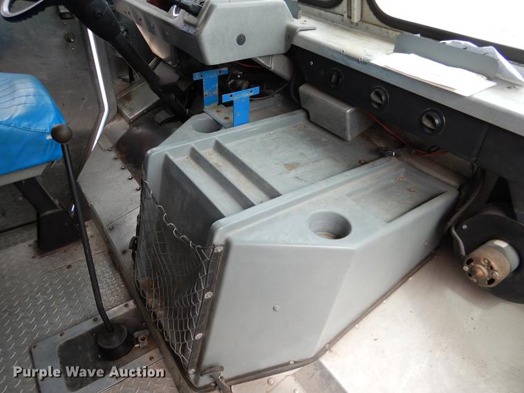 image for item DY9830 1990 Chevrolet P30 Route Star delivery truck