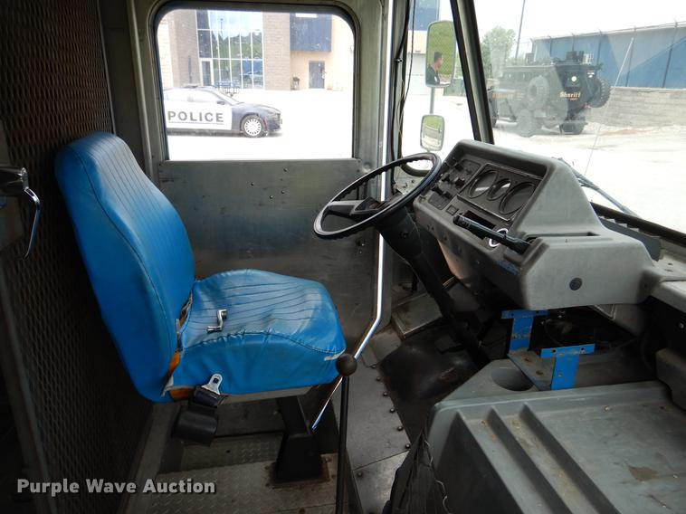 image for item DY9830 1990 Chevrolet P30 Route Star delivery truck