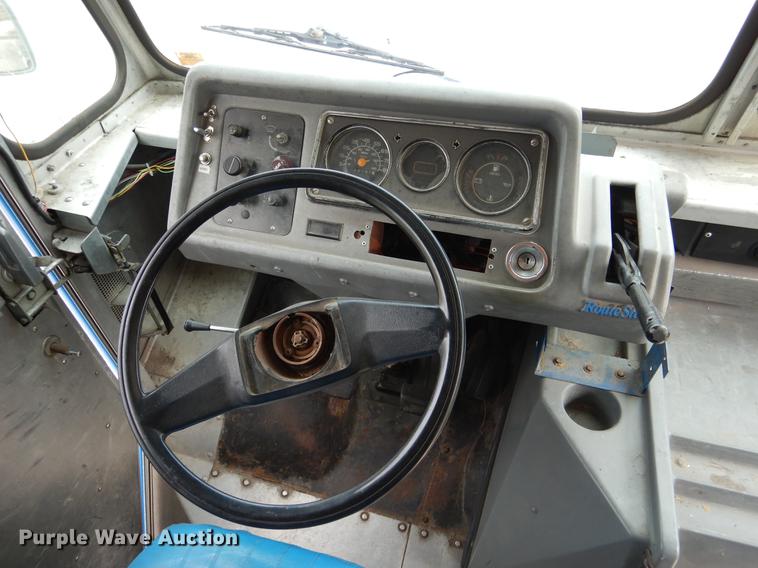 image for item DY9830 1990 Chevrolet P30 Route Star delivery truck