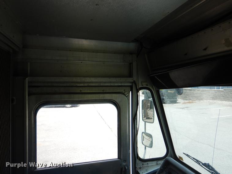 image for item DY9830 1990 Chevrolet P30 Route Star delivery truck