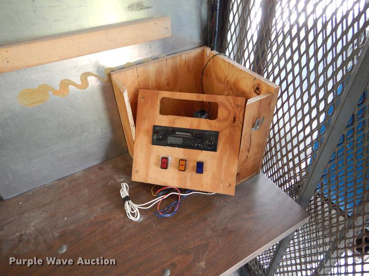 image for item DY9830 1990 Chevrolet P30 Route Star delivery truck