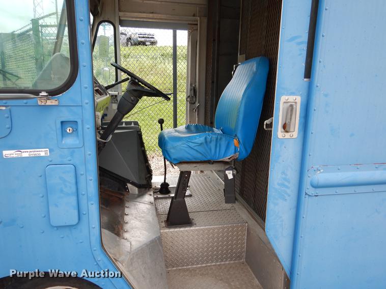 image for item DY9830 1990 Chevrolet P30 Route Star delivery truck