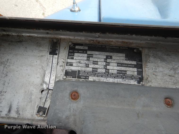 image for item DY9830 1990 Chevrolet P30 Route Star delivery truck