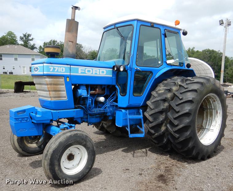 image for item DY9832 Ford 7710 tractor
